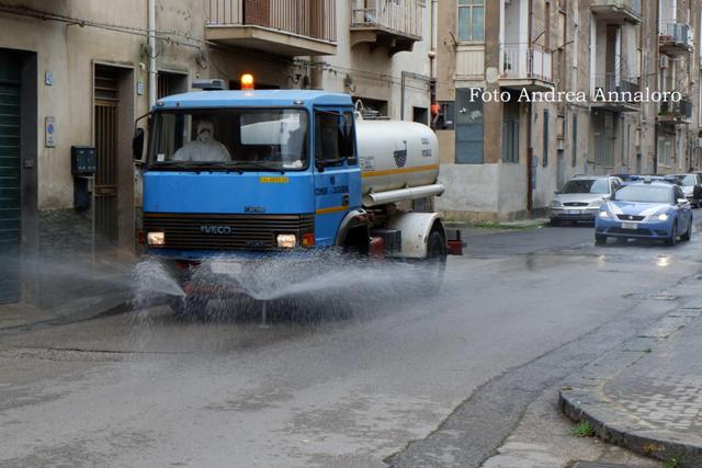Coronavirus: a Caltagirone in corso gli interventi di sanificazione e disinfezione 